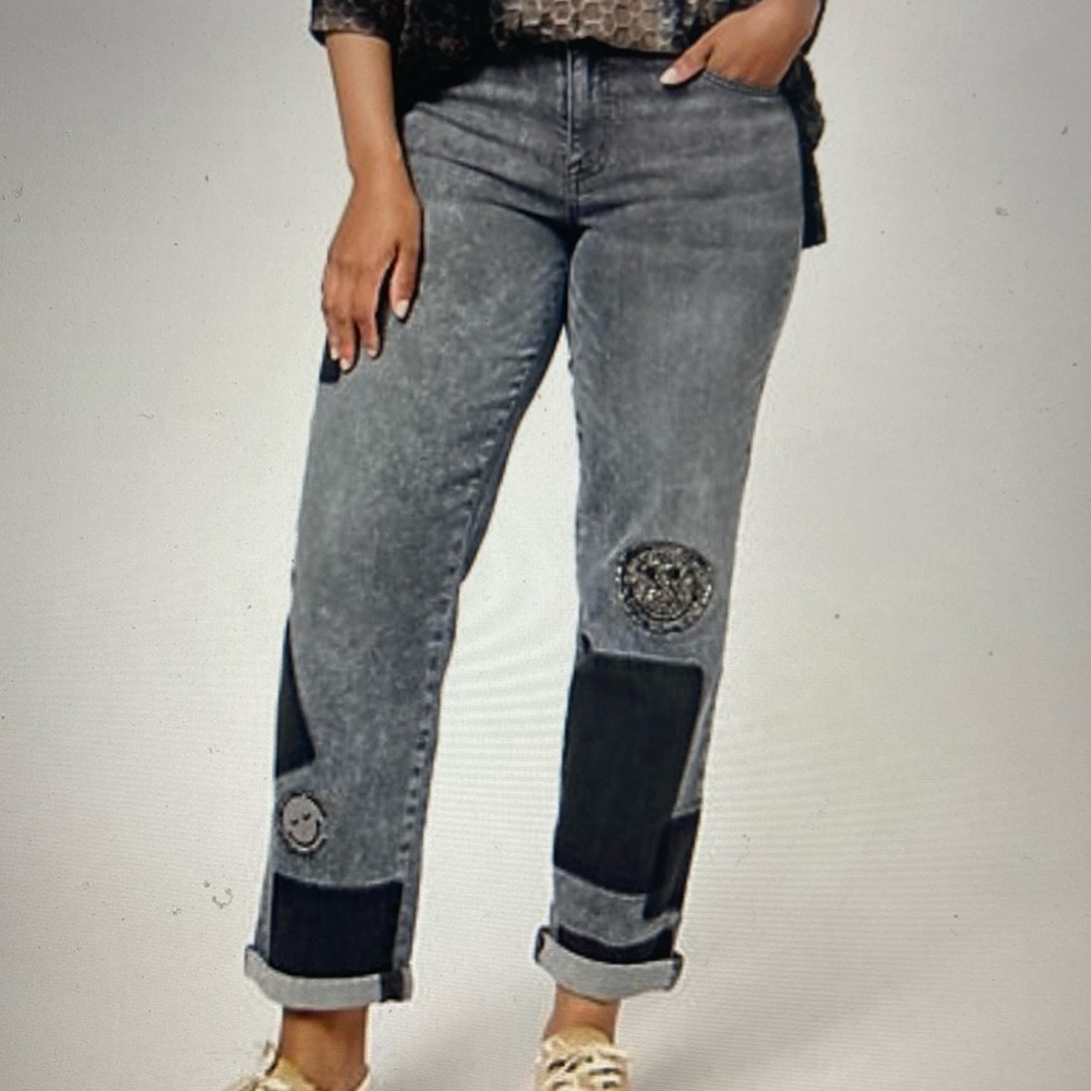LOGO by Lori Goldstein Smiley World Special Edition Boyfriend Jeans Grey Wash 2